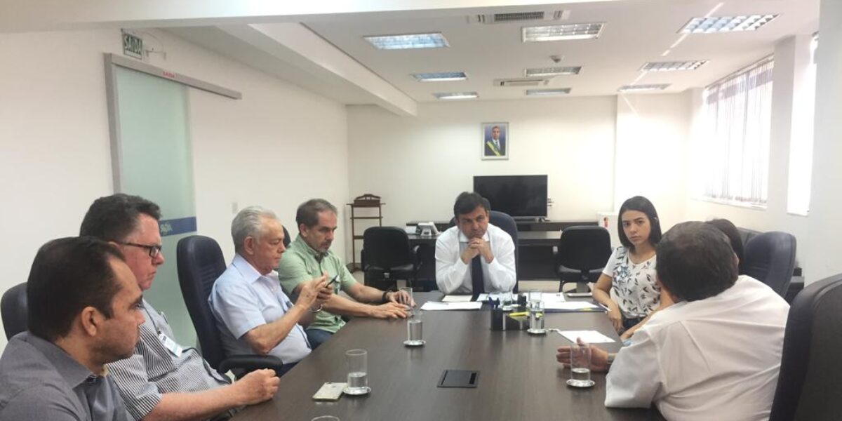 Presidente Carlos Peixoto discute melhorias para o transporte intermunicipal com os empresários das concessionárias