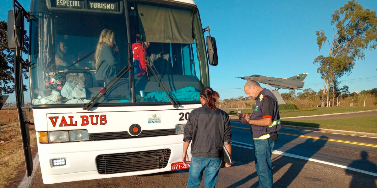 Fiscais da AGR vistoriam 237 ônibus na Operação Corpus Christi