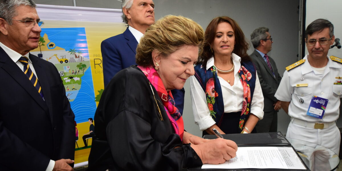 Assinado termo para a implantação do Projeto Rondon em Goiás