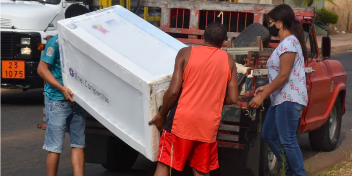 Governo de Goiás facilita acesso ao programa de troca de geladeiras, que já beneficiou 750 famílias no Estado