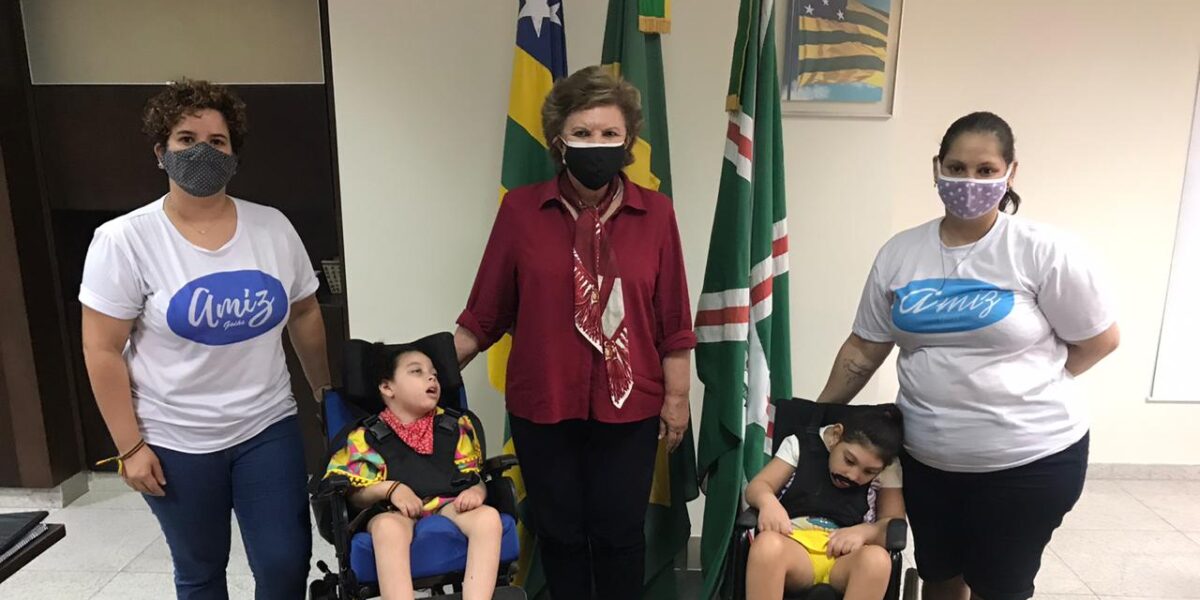 Secretária Lúcia Vânia se reúne com mães da Associação de Microcefalia 