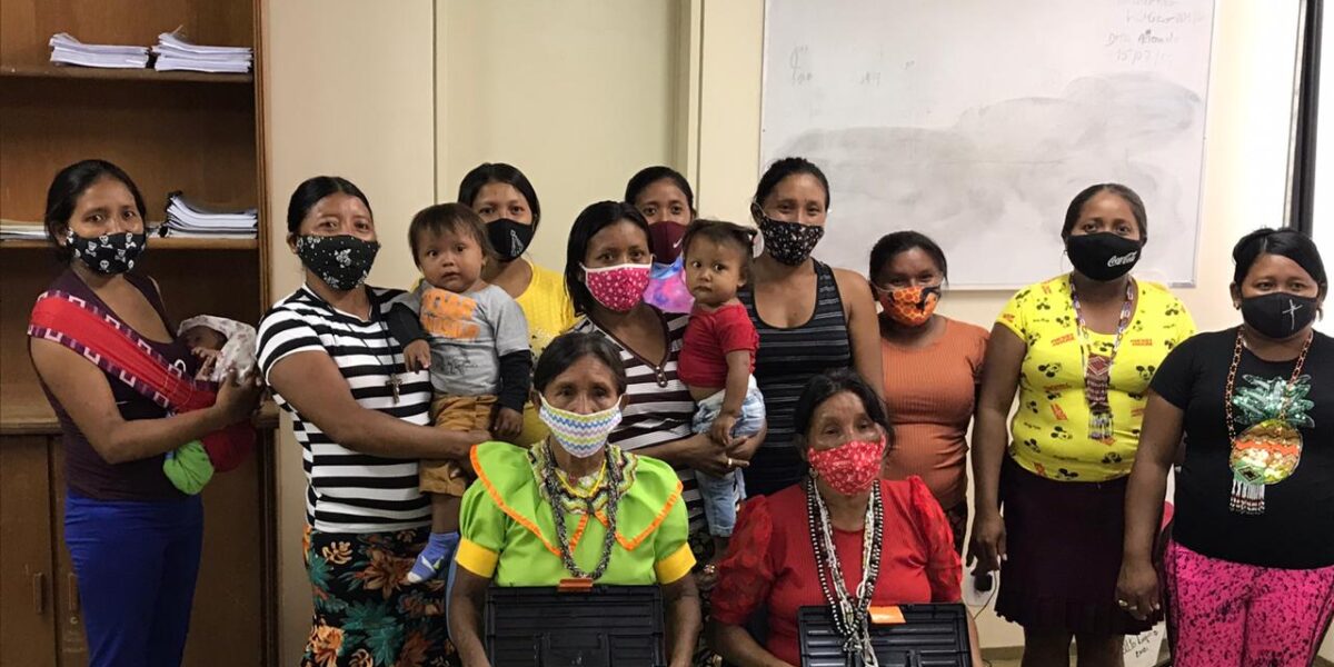 Indígenas warao recebem kits para trabalho artesanal