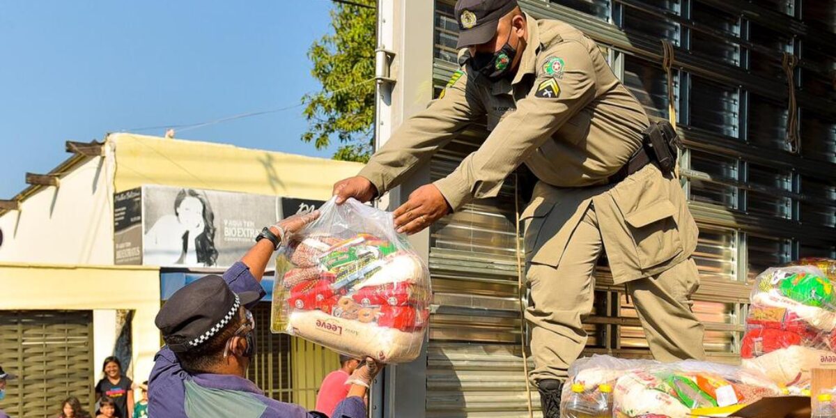 Governo de Goiás inicia distribuição das cestas básicas em Goiânia