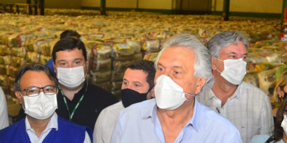 Em Goiânia, Caiado inicia entrega de mais 250 mil cestas básicas a famílias em vulnerabilidade impactadas pela pandemia, e Goiás atinge marca de 1 milhão de donativos distribuídos