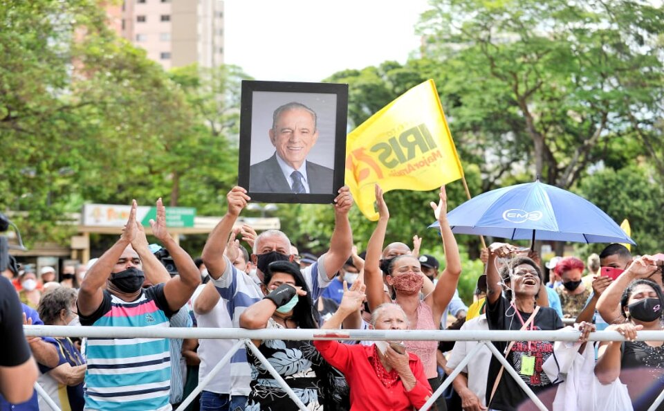 População durante velório de Iris Rezende, na Praça Cívica, em Goiânia
