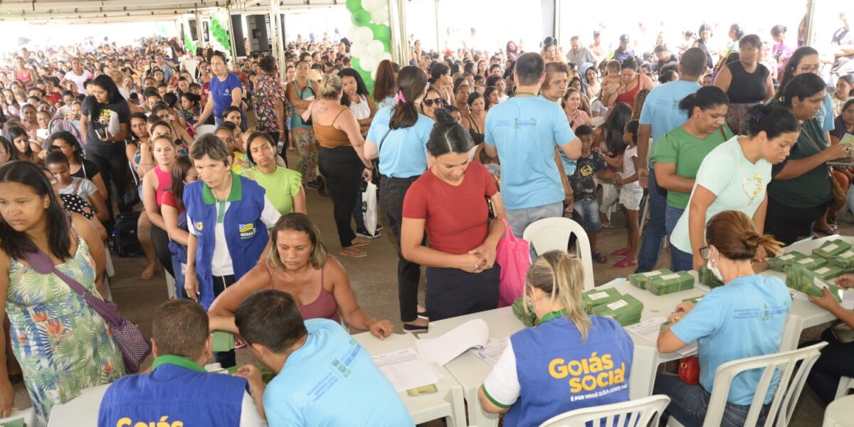 Governo de Goiás entrega benefícios do Goiás Social em Águas Lindas de Goiás