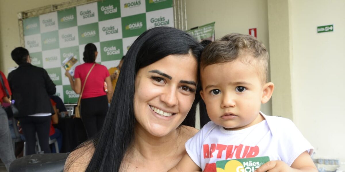 Governo de Goiás entrega 592 cartões do Mães de Goiás e Dignidade, em Alexânia