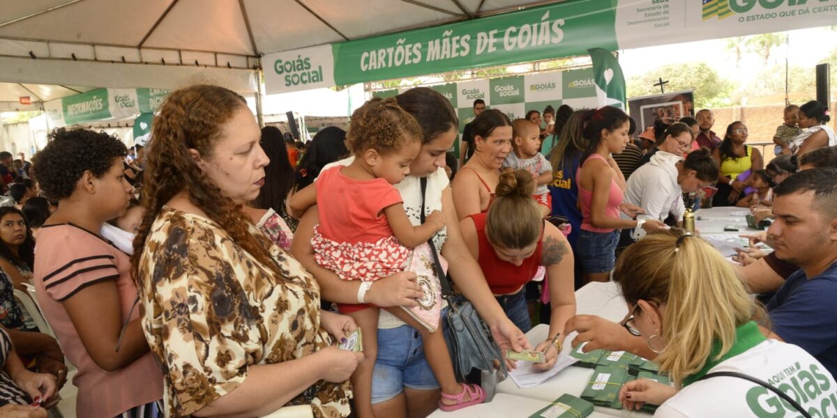 Bela Vista de Goiás recebe 362 cartões de benefícios do Goiás Social