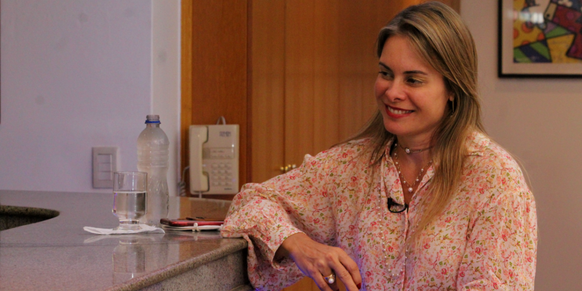 Cristiane Schmidt fala ao Boa Noite Goiás sobre sua trajetória de vida