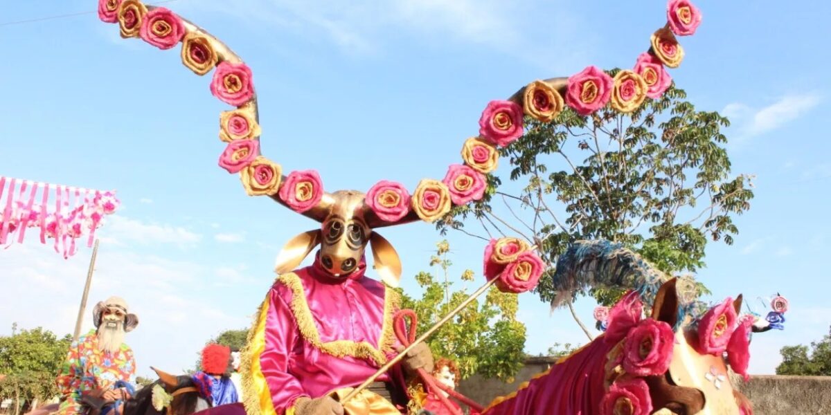 Cavalhadas e Feira Hippie de Goiânia vão se tornar patrimônios culturais de Goiás