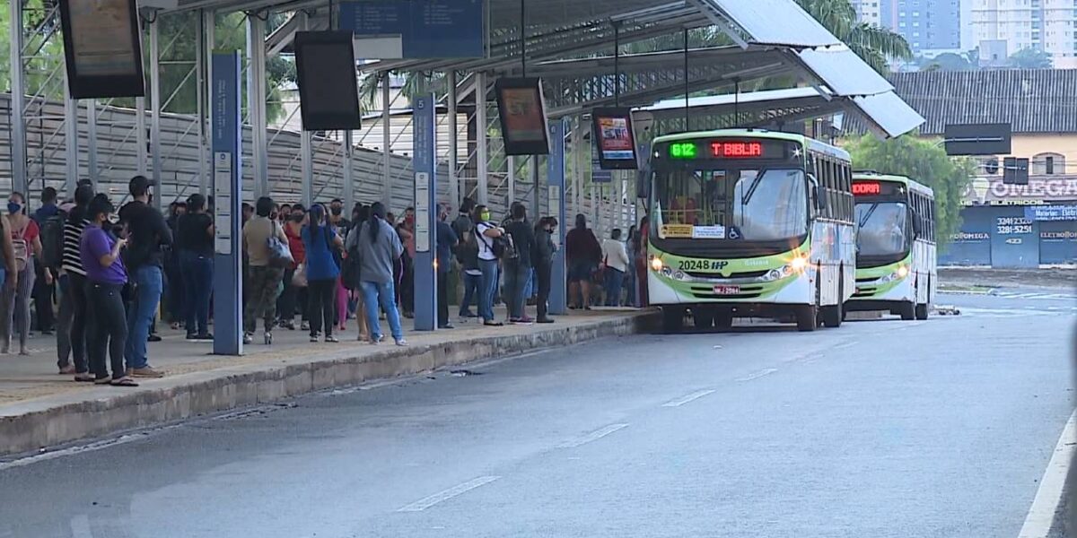 Ação da PM reduz furto de celular nos terminais de ônibus da capital