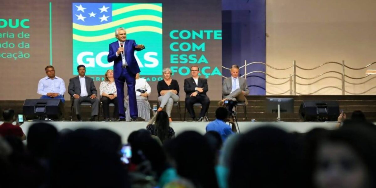 Professores estaduais discutem melhorias no ensino durante encontro da categoria