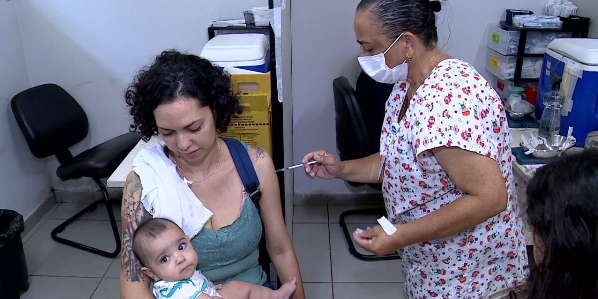 Saúde chama população para atualizar vacinas contra a Covid-19 antes do Carnaval