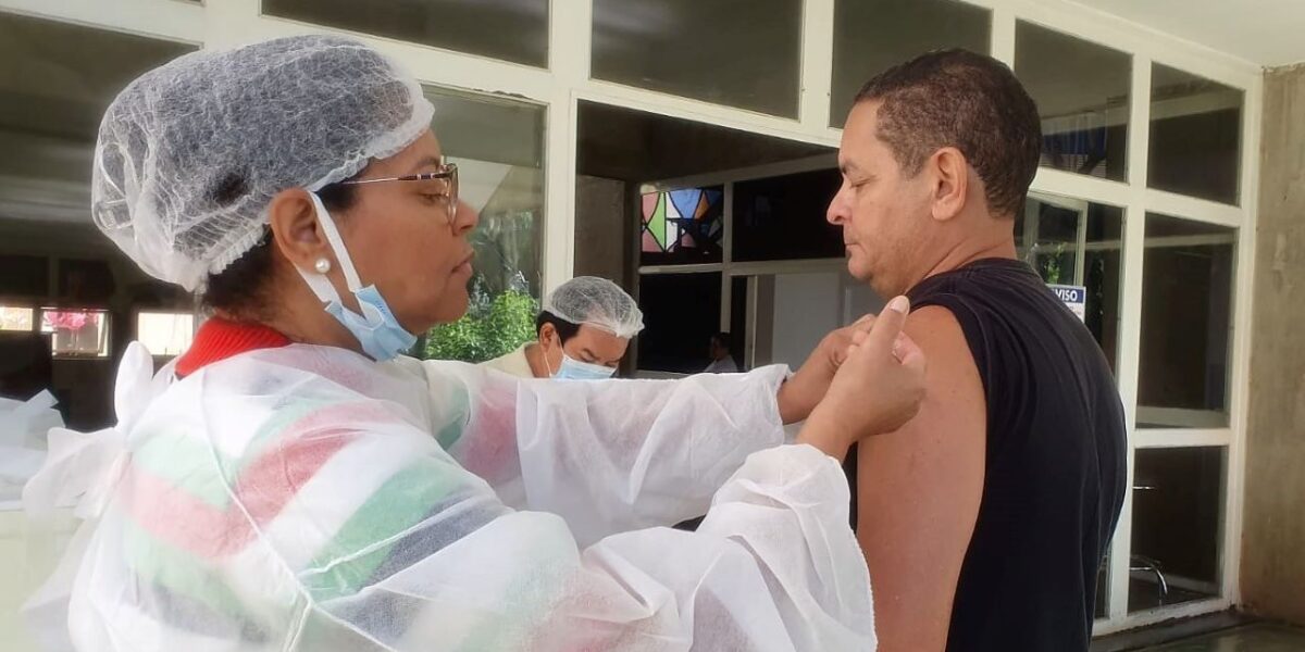 Campanha de vacinação contra a meningite C na Brasil Central