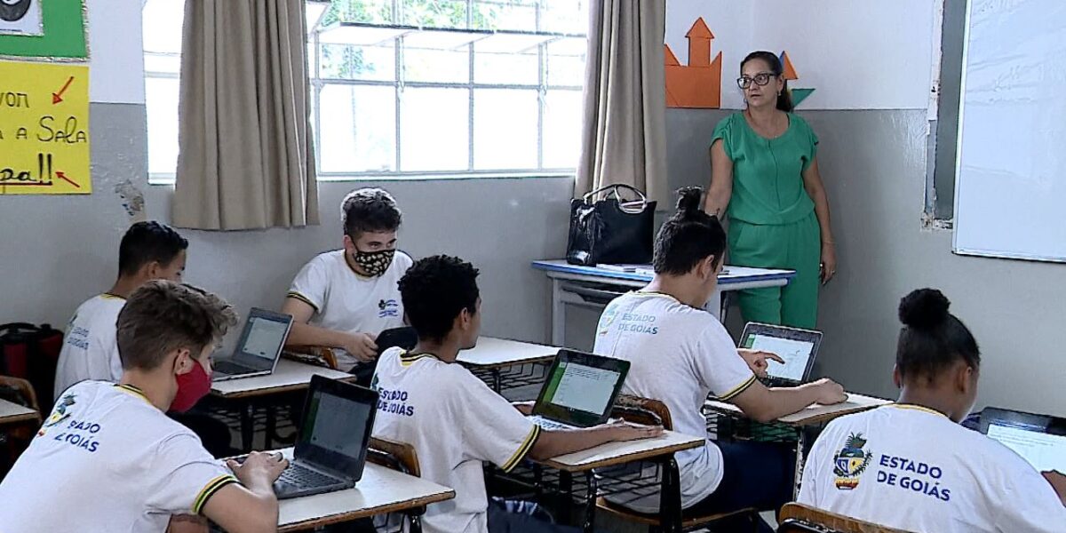 Governo de Goiás concede progressões a servidores da Educação