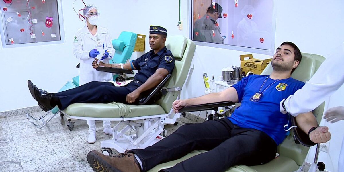 Policiais doam sangue no Hospital Araújo Jorge