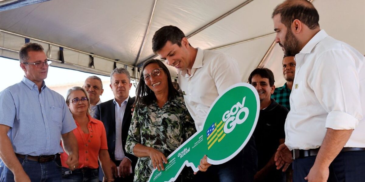 Governo de Goiás e prefeitura entregam 100 moradias em São Luiz do Norte