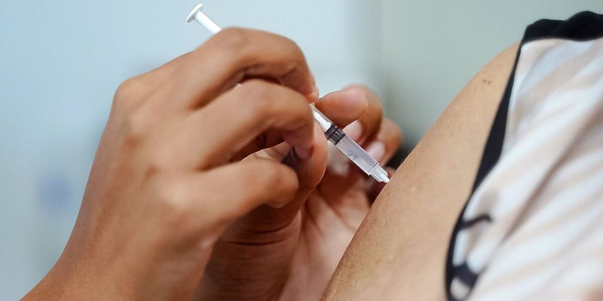 Saúde faz apelo para que as pessoas tomem a vacina bivalente contra a Covid