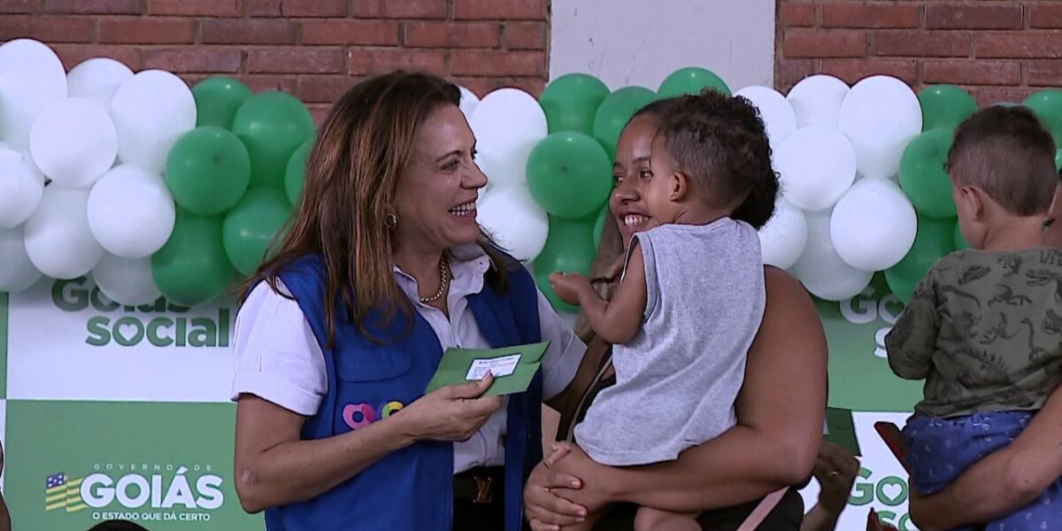 Moradores de Trindade recebem benefícios do Goiás Social